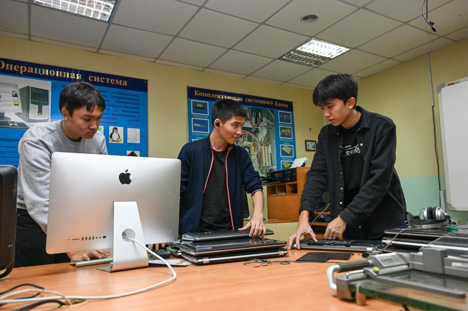 كاسىپكە باستار كوللەدج