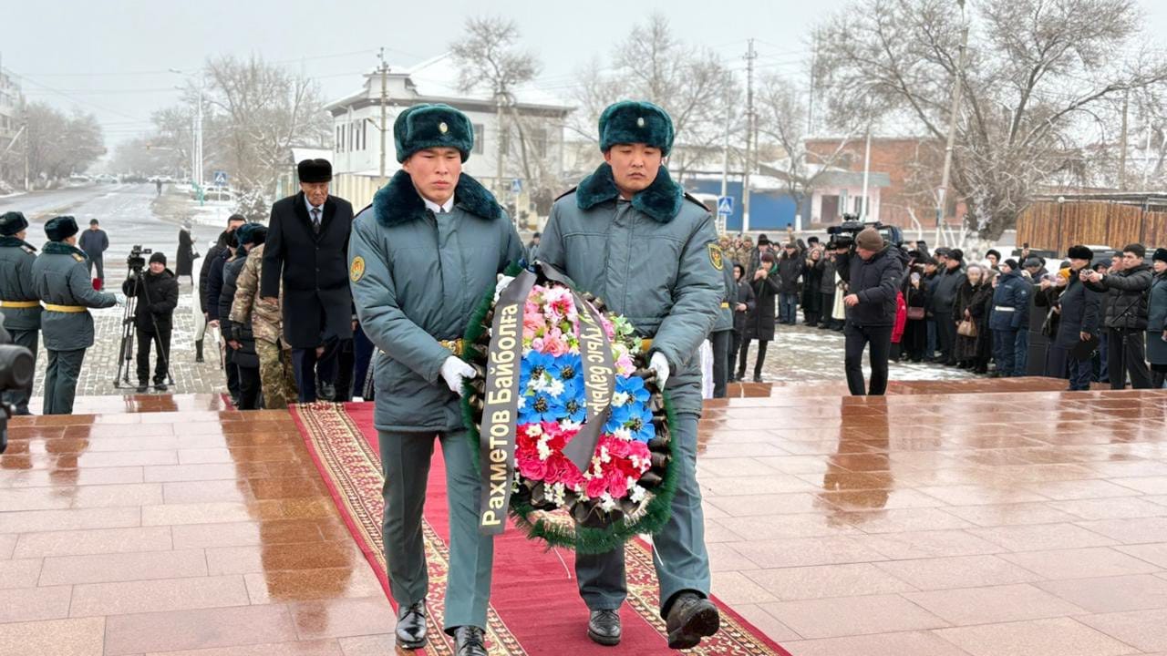 سوعىس ساربازىنىڭ سۇيەگى تۋعان جەرىنە قويىلدى