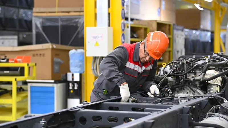 ونەركاسىپ پەن قۇرىلىس سالاسىنداعى 500-گە جۋىق قىزمەتكەرگە جوعارى ماراپاتتار تابىستالدى