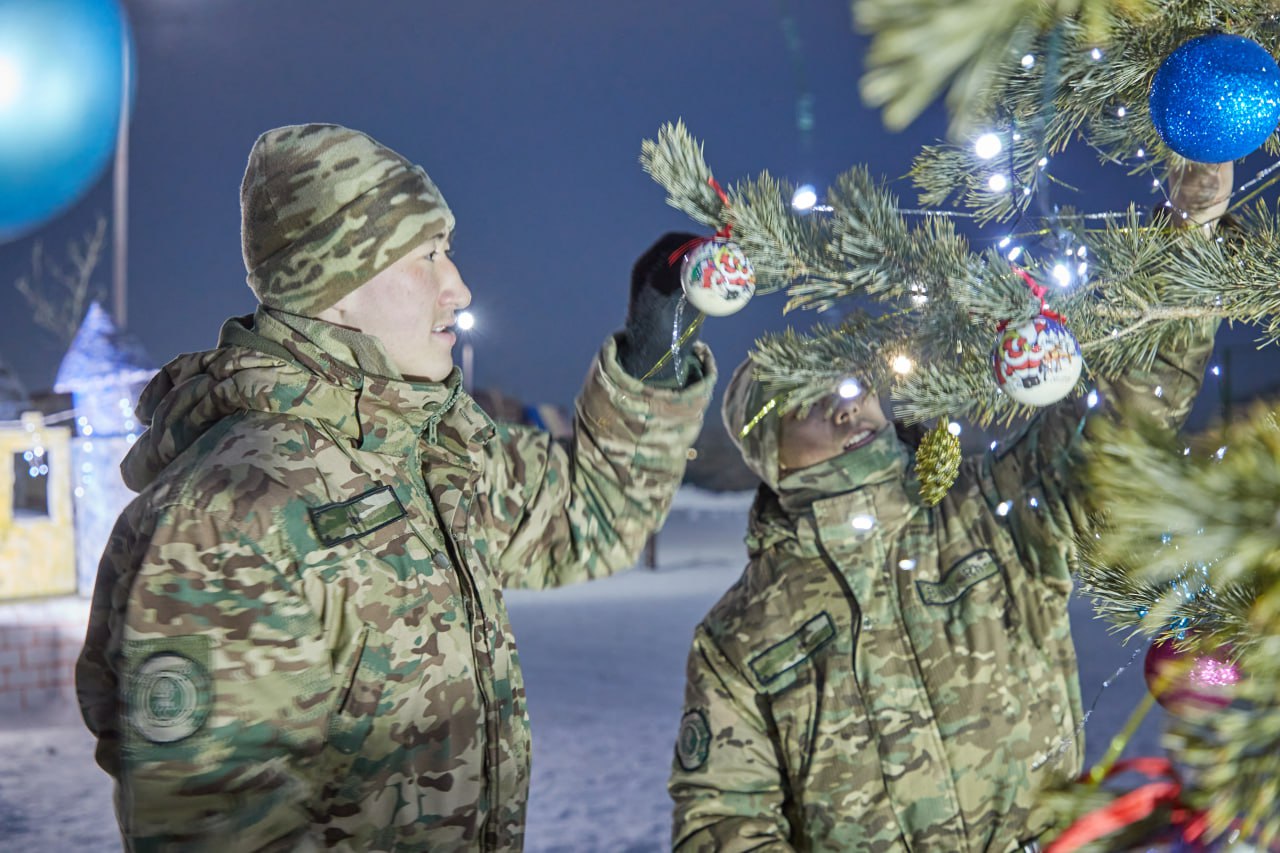 ەلوردالىق ۇلاندىقتار ءوز كۇشىمەن مۇز قالاشىعىن جاسادى