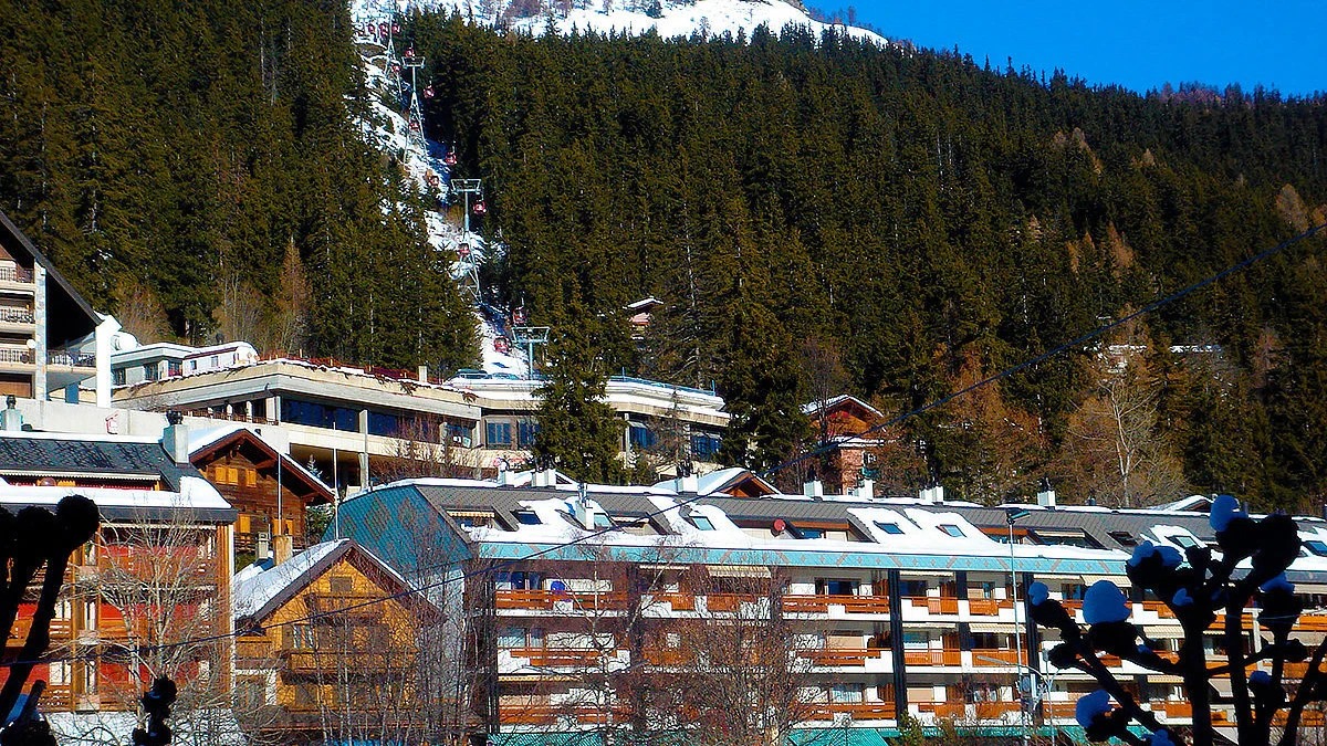 شۆەيتساريادا تاۋ شاڭعىسى كۋرورتىندا جارىلىس بولىپ, بىرنەشە ادام قازا تاپتى