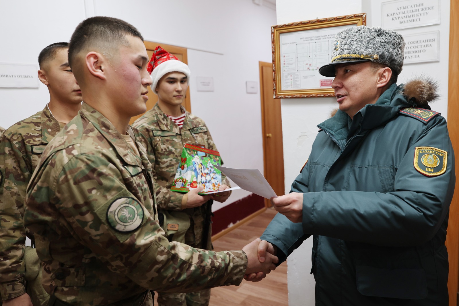 ۇلتتىق ۇلاننىڭ جەكە قۇرامى جاڭا جىلدى جاۋىنگەرلىك بەكەتتە قارسى الدى