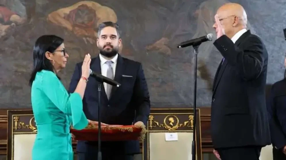 ۆەنەسۋەلادا ۋاقىتشا پرەزيدەنت انت قابىلدادى