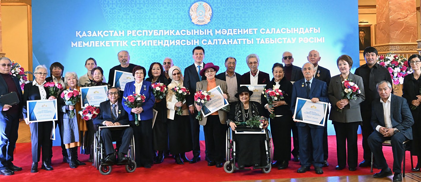 مادەنيەت قايراتكەرلەرى قۇرمەتتەلدى