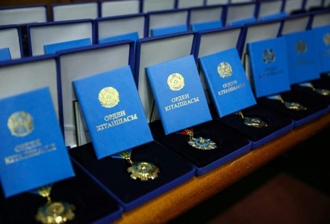 استانادا «ەڭبەك داڭقى» توسبەلگىسىمەن بىرقاتار ازامات ماراپاتتالدى