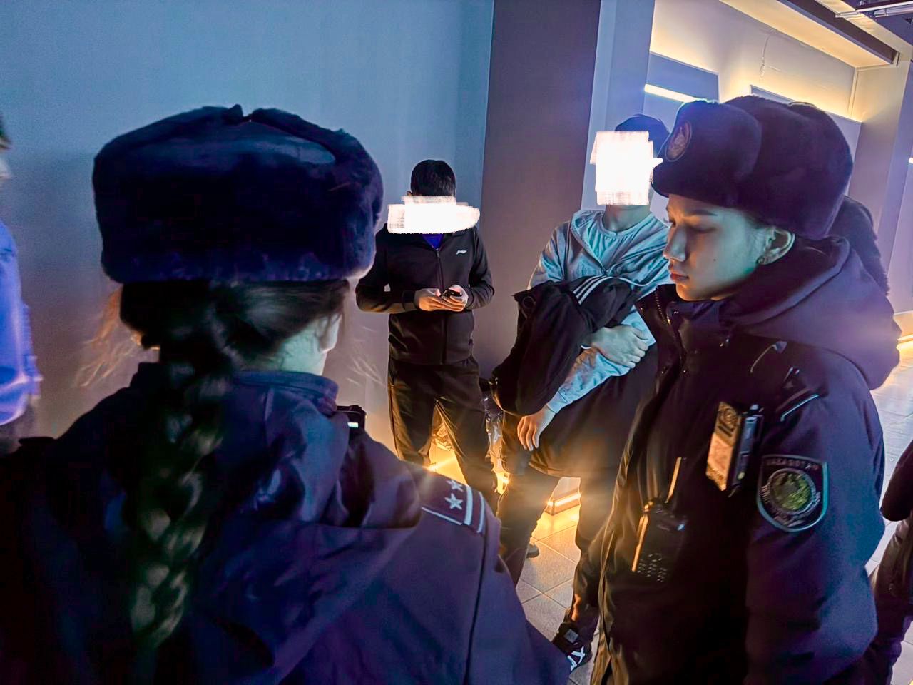 تۇنگى ۋاقىتتا باقىلاۋسىز جۇرگەن بالالاردىڭ اتا-انالارىنا ايىپپۇل سالىندى