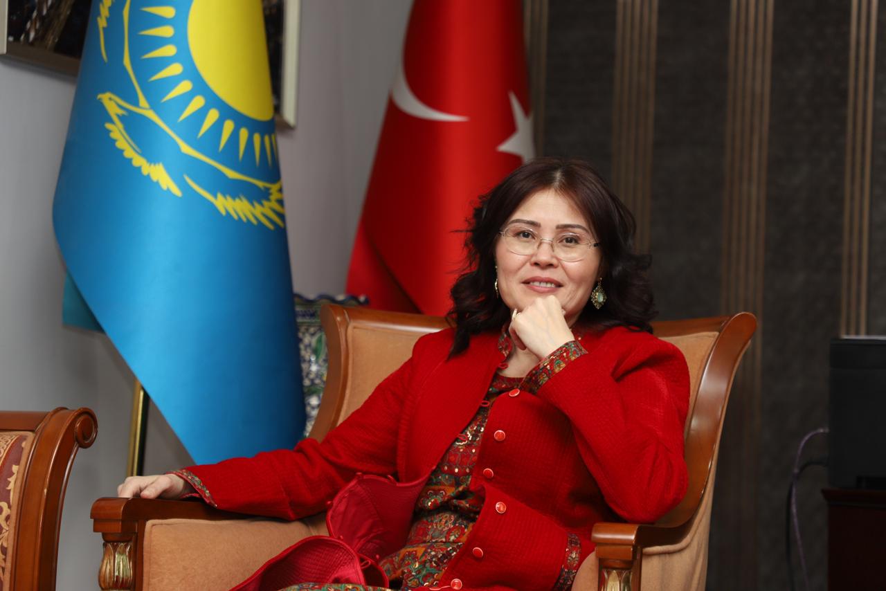 ادىلەتتىلىك جانە ترانسفورماتسيالىق كوشباسشىلىق