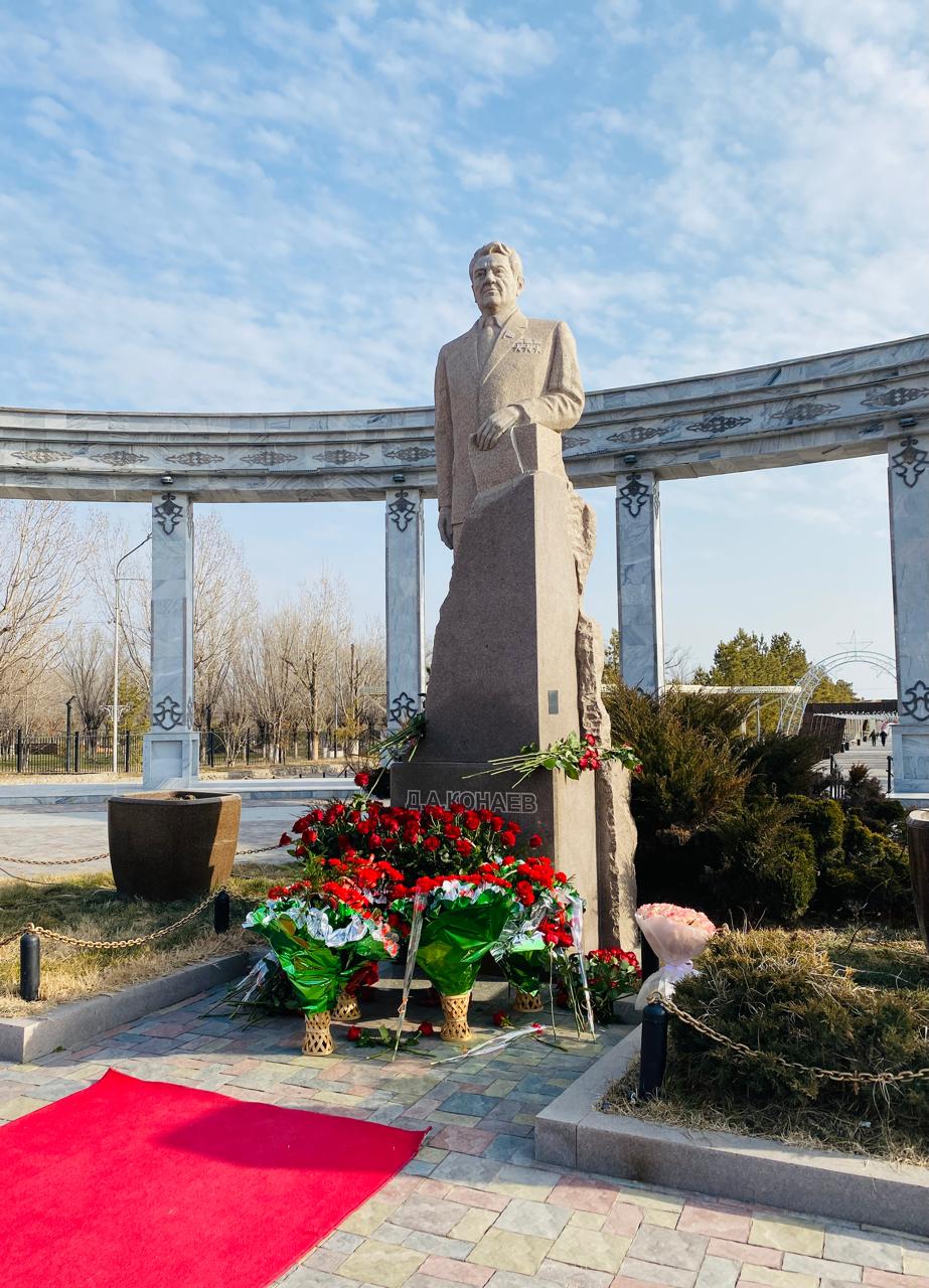 قوناەۆتىڭ رۋحىنا تاعزىم ەتتى