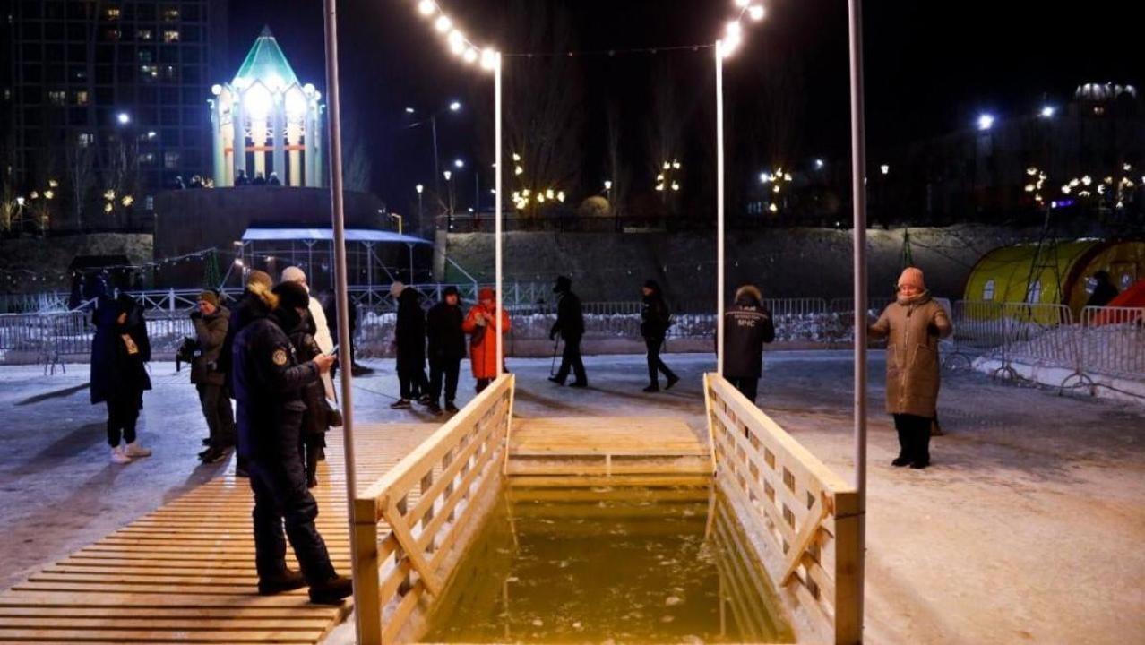 كرەششەنيە ءراسىمى: استانادا قاي ورىنداردا سۋعا تۇسۋگە بولادى؟