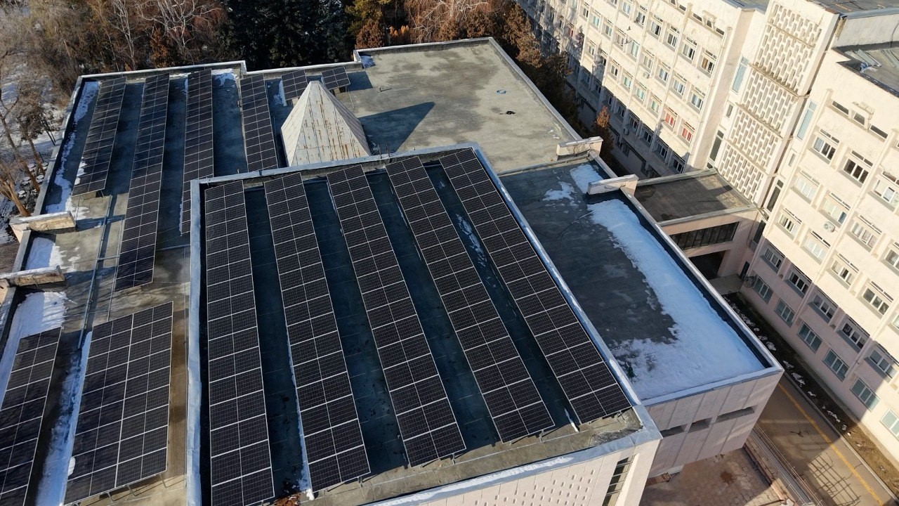 شاتىر جاڭارتىلىپ, كۇن پانەلى ورناتىلدى