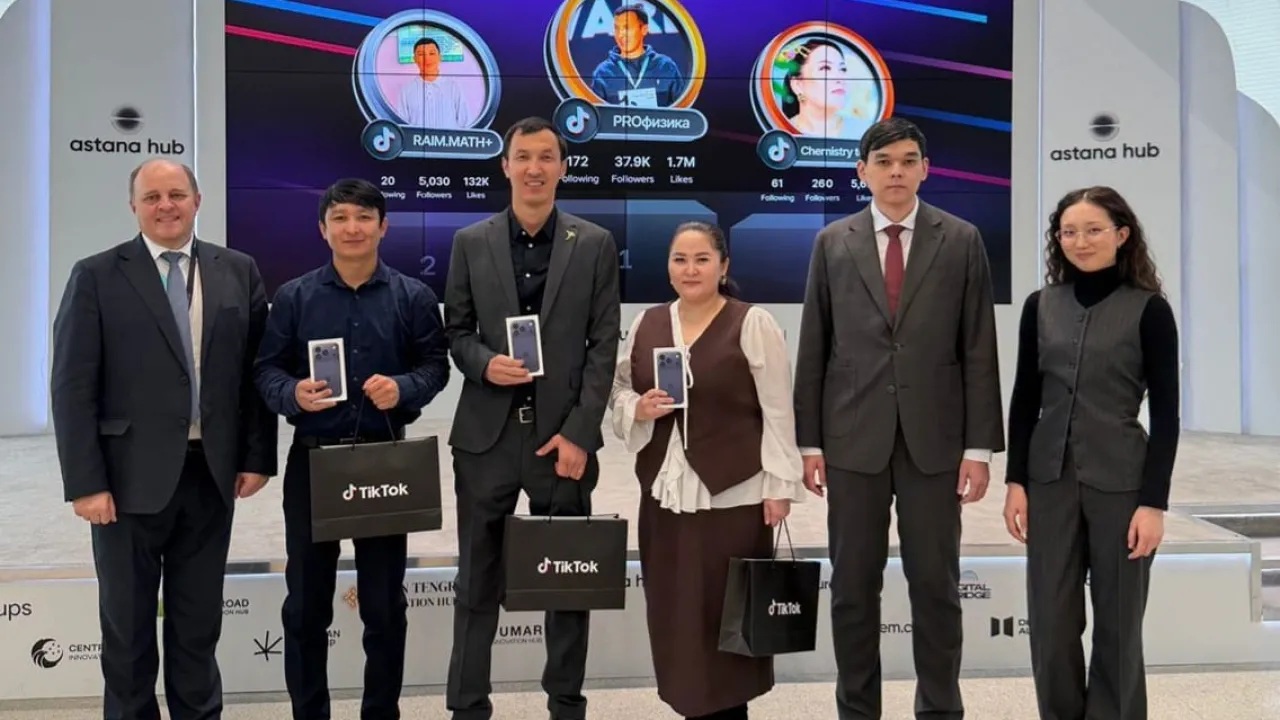 جەلىدە جارىسقان مۇعالىمدەر