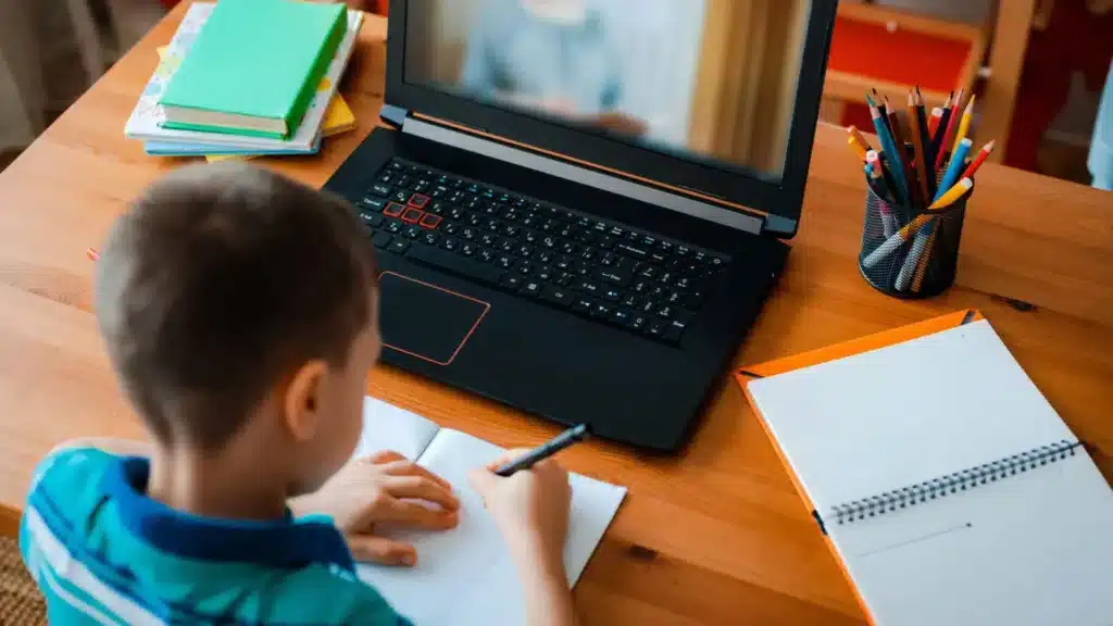 ەلوردادا ءبىرىنشى اۋىسىم وقۋشىلارى ونلاين وقيدى