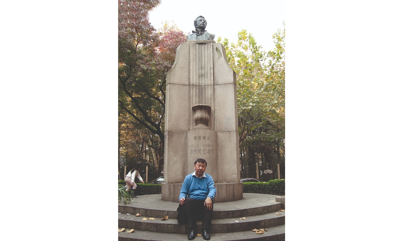 شانحايداعى پۋشكين ەسكەرتكىشى: ەكى رەت قيراتىلىپ, قايتا تۇرعىزىلعان كەشەن تۋرالى از-كەم اڭگىمە