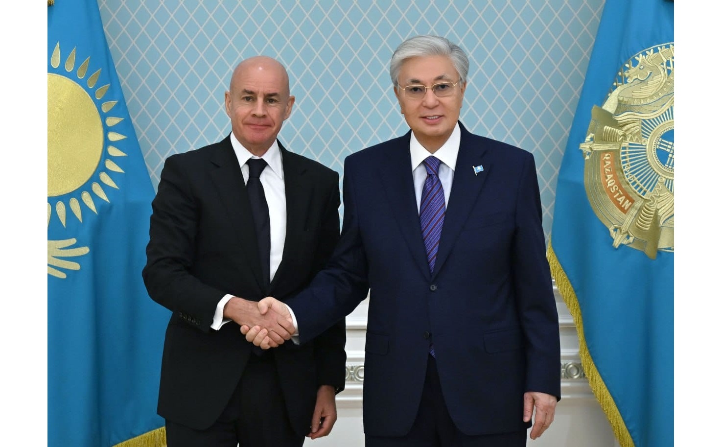 مەملەكەت باسشىسى FIS پرەزيدەنتى يوحان ەلياشتى «دوستىق» وردەنىمەن ماراپاتتادى