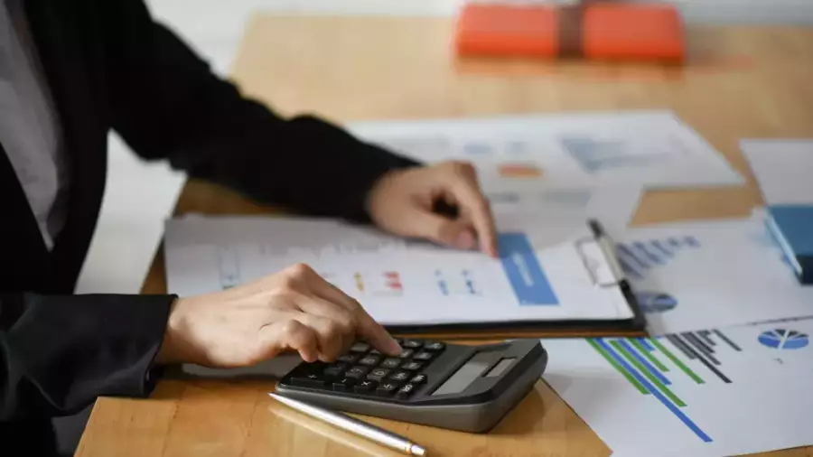 جەكە تۇلعالار بانكروتتىعى: بانكتەر قانشا ادامنىڭ بەرەشەگىن كەشىردى؟