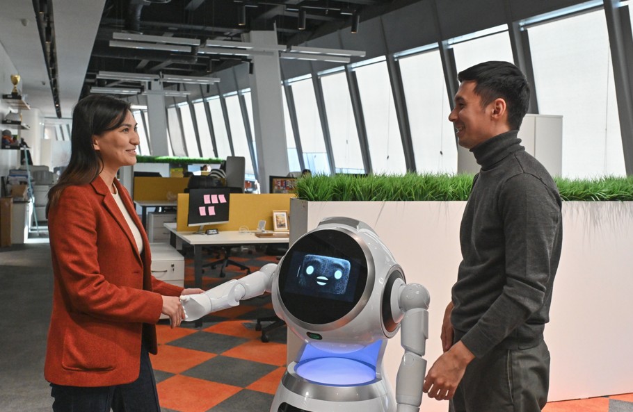 جي-ءدى بىلمەي, ماقتانبا!