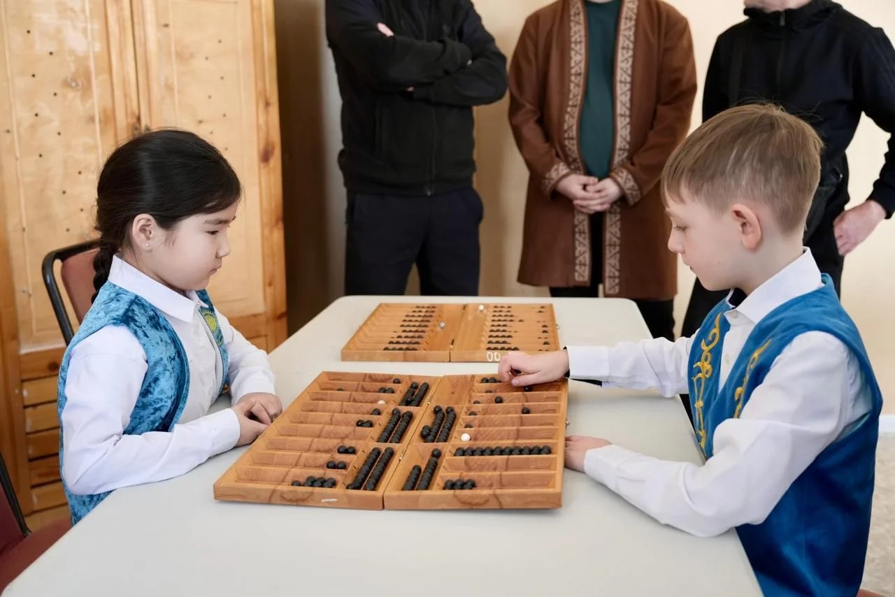 سەمەيدە «ابايدىڭ زياتكەرلىك ىزىمەن» توعىزقۇمالاق ۇيىرمەسى اشىلدى