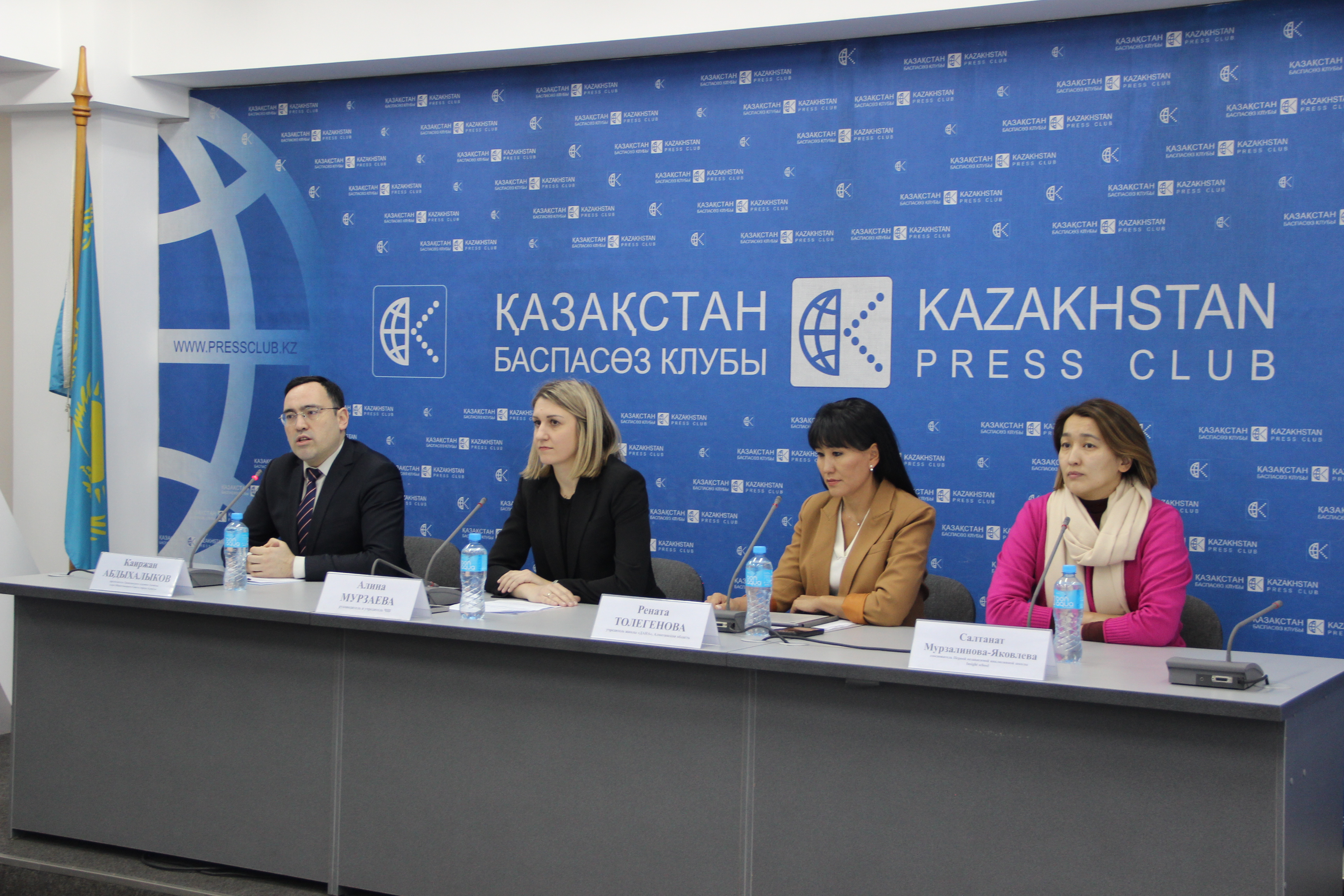 الماتىدا جەكەمەنشىك مەكتەپتەردىڭ ماسەلەلەرى تالقىلاندى