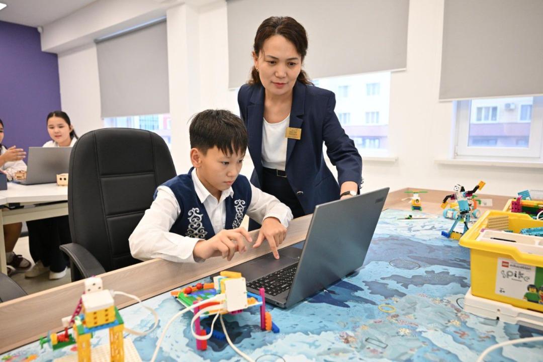 استانادا مەكتەپ وقۋشىلارىنىڭ قاۋىپسىزدىگىن جاساندى ينتەللەكت باقىلايدى