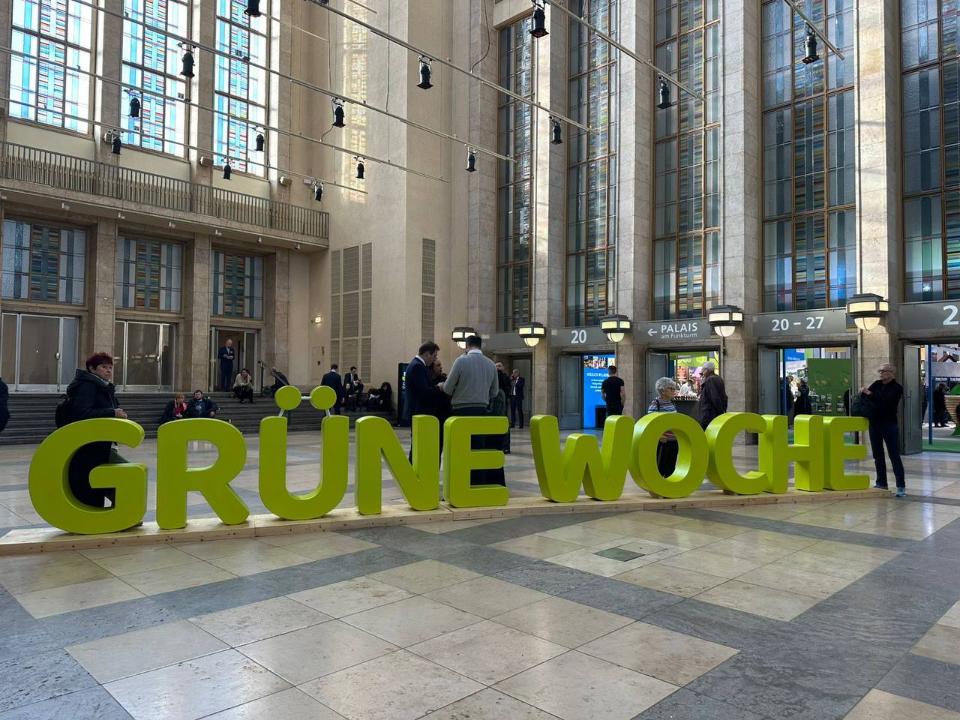 بەرليندە پاۆيلون اشىلدى: نەمىستەر قازاقستان ونىمدەرىنە قىزىعۋشىلىق تانىتتى