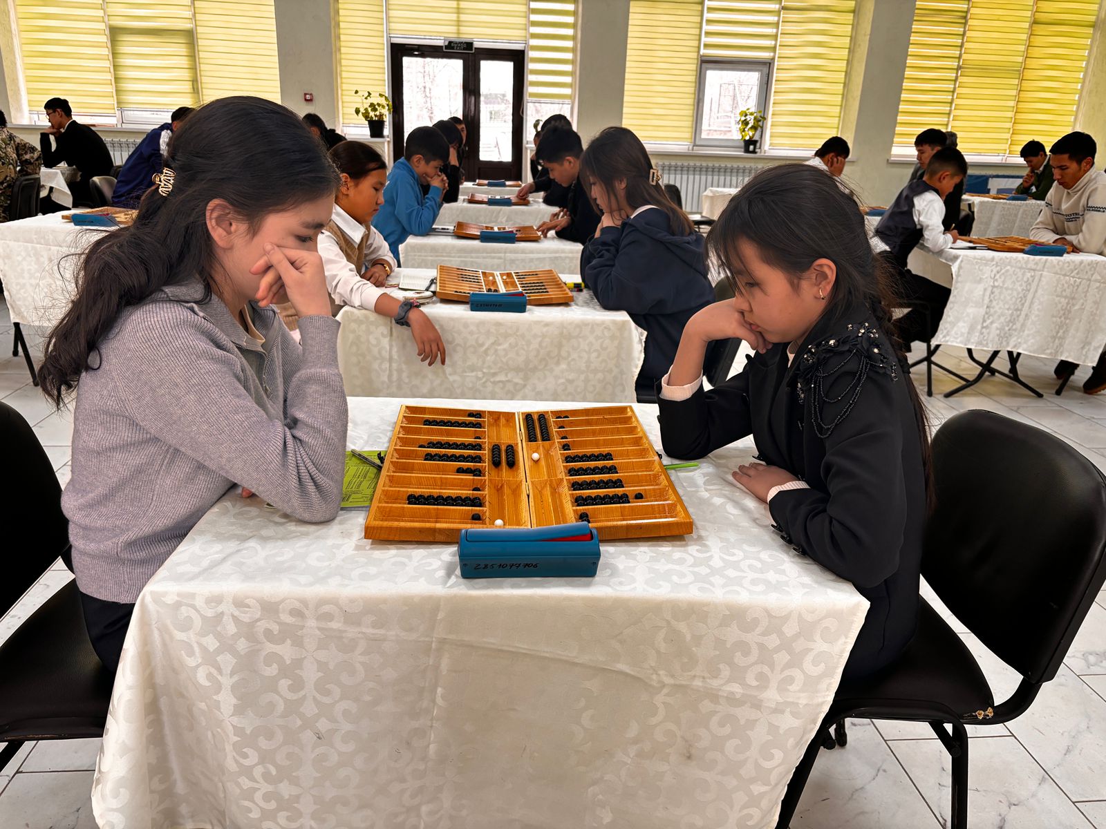 توعىزقۇمالاقتان وبلىستىق بىرىنشىلىكتە كىمنىڭ مەرەيى ۇستەم بولدى؟