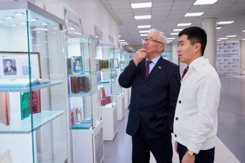 الماتىدا 350-دەن استام سيرەك كىتاپ كورمەگە قويىلدى