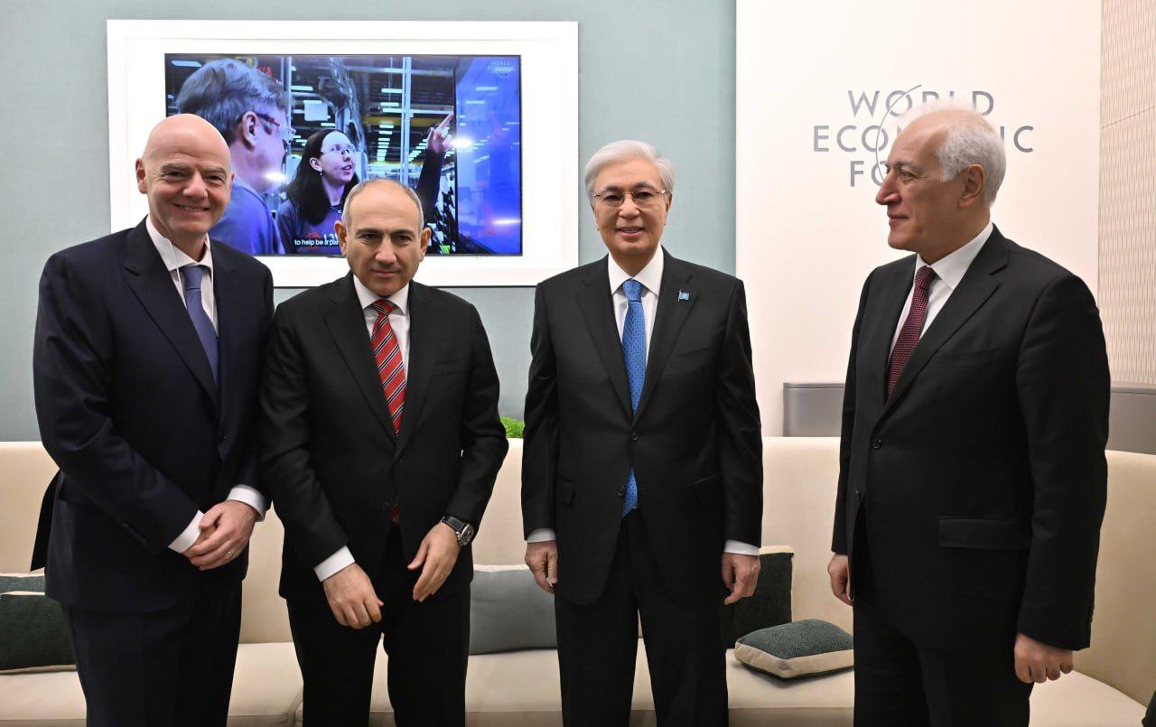 مەملەكەت باسشىسى داۆوستا بىرقاتار كەزدەسۋ وتكىزدى