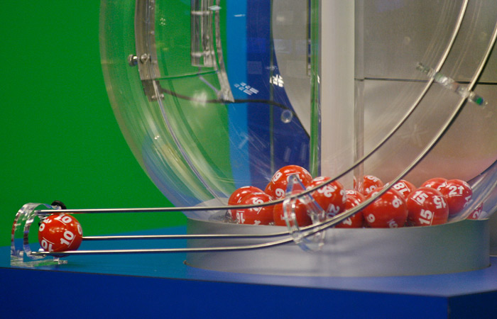 900 ملرد تەڭگە: لوتەرەيا جەڭىمپازى ۇتىسىن نەگە الماي ءجۇر؟