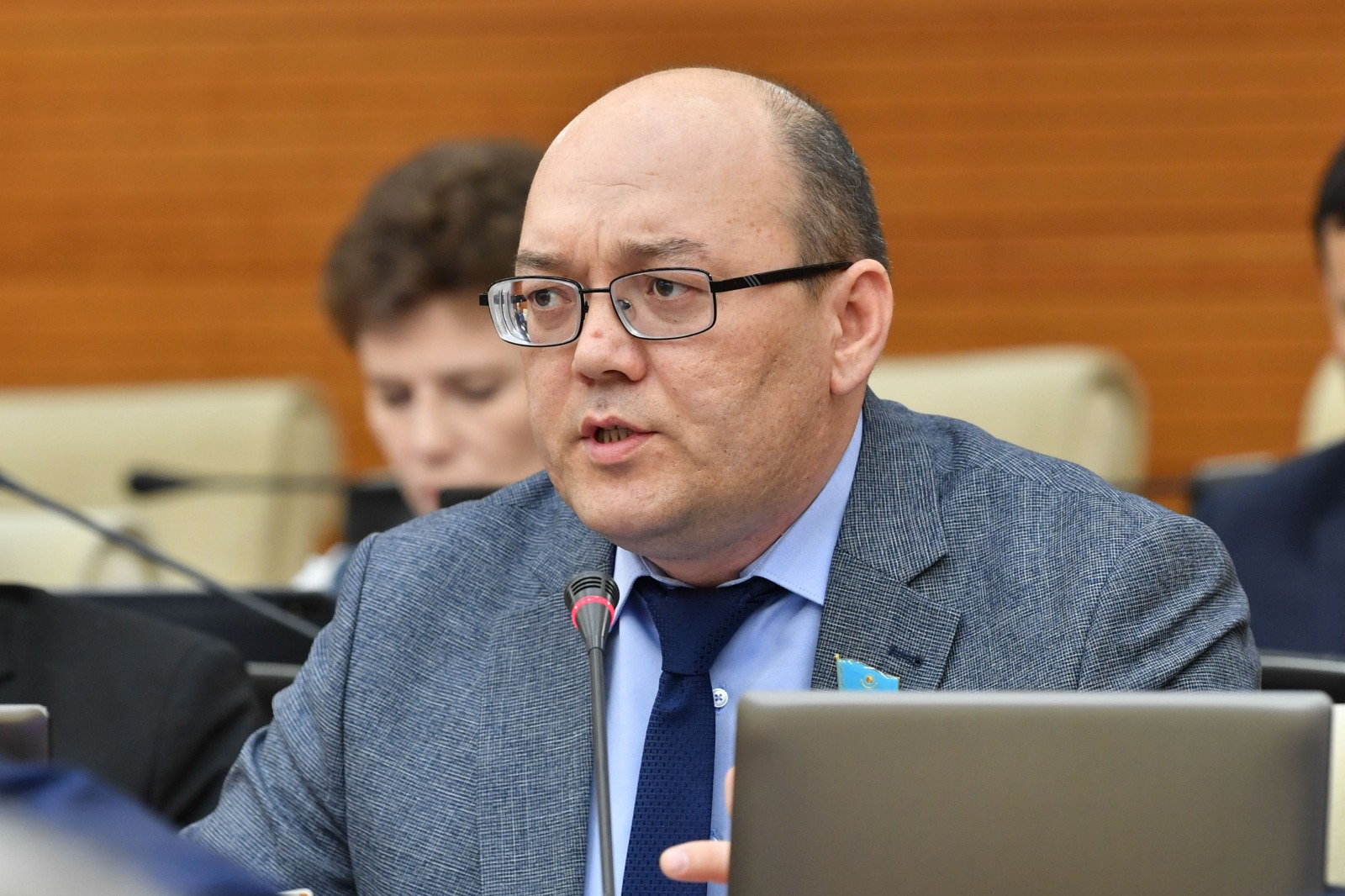 اسحات راحيمجانوۆ: كونستيتۋتسيالىق رەفورما – بۇل قوعامنىڭ ناقتى سۇرانىستارىنا جاۋاپ