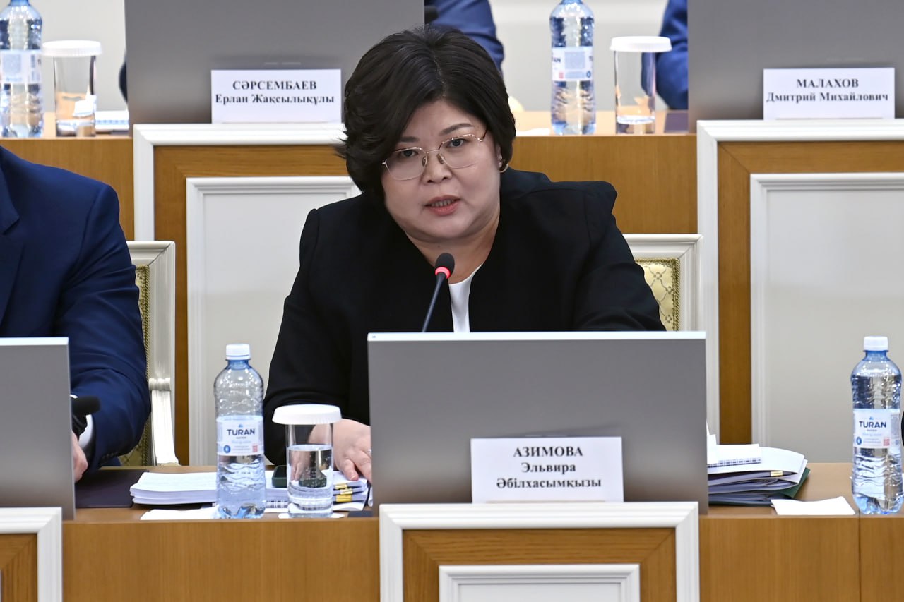 كونستيتۋتسيالىق رەفورما جونىندەگى كوميسسيا وتىرىسى ءوتىپ جاتىر