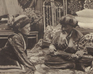 جىر الىبىمەن جۇزدەسكەن قىز