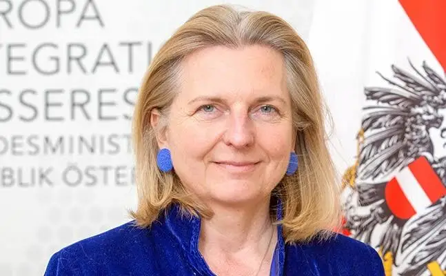 اۆستريا ەكس-مينيستر كارين كنايسلدى ازاماتتىعىنان ايىرادى