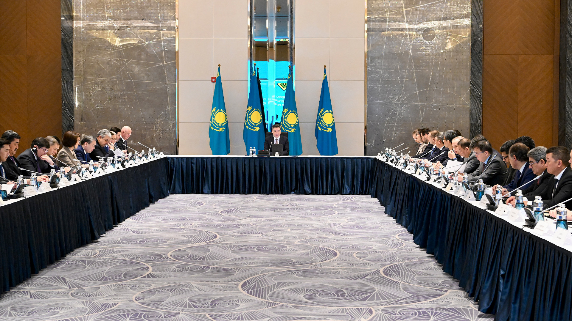 10 جىلدىق «التىن ۆيزا»: ينۆەستورلارعا جاڭا مۇمكىندىكتەر ۇسىنىلدى