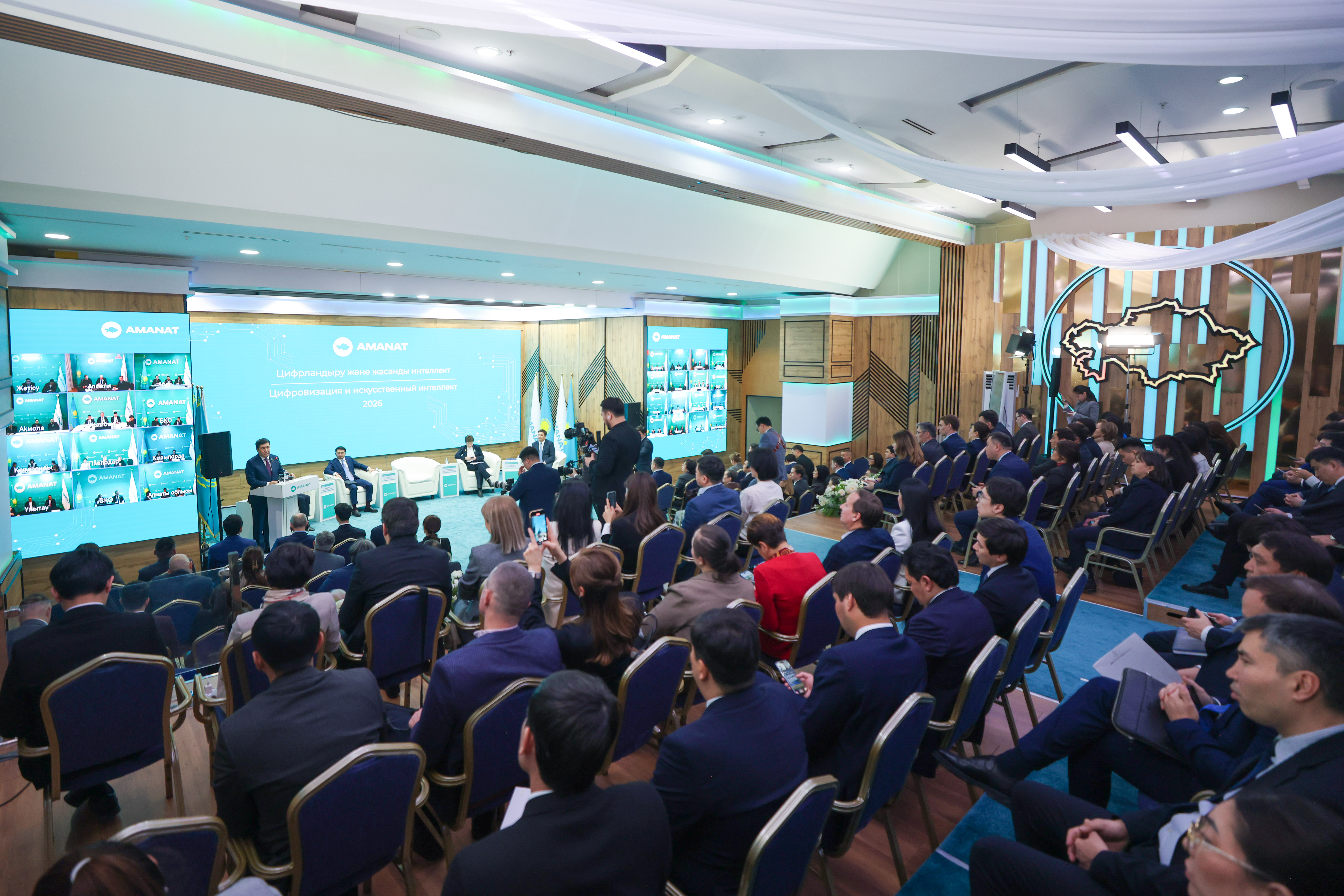 «AMANAT» پارتياسىندا ازاماتتاردىڭ تسيفرلىق ساۋاتىن ارتتىرۋعا ارنالعان جاڭا شارالار ۇسىنىلدى