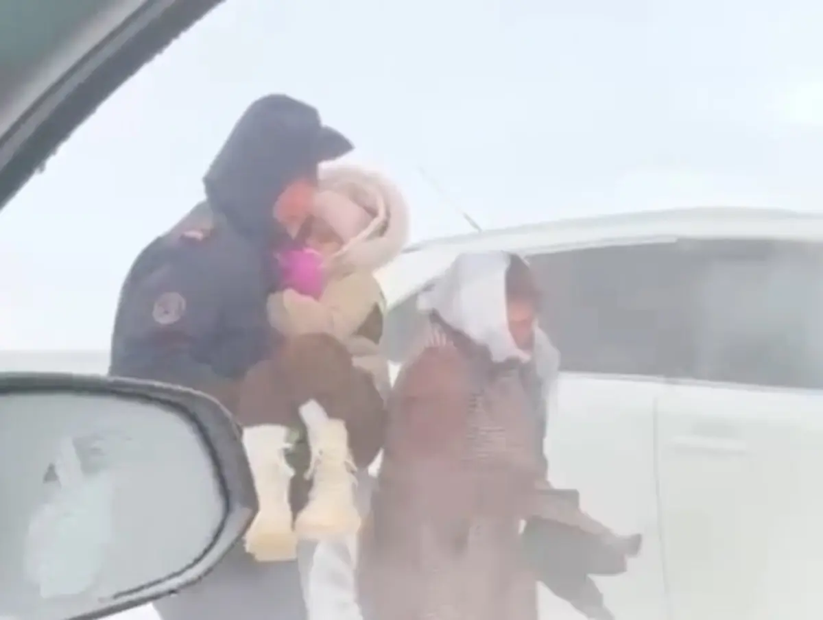 ماڭعىستاۋ وبلىسىندا ايەل مەن ءۇش بالا قار قۇرساۋىنان قۇتقارىلدى