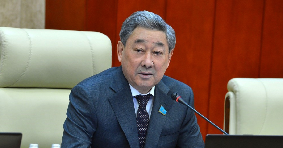 دەپۋتات قۇرىلتاي مەن حالىق كەڭەسىنىڭ كونستيتۋتسيالىق مارتەبەسىن كۇشەيتۋدى ۇسىندى