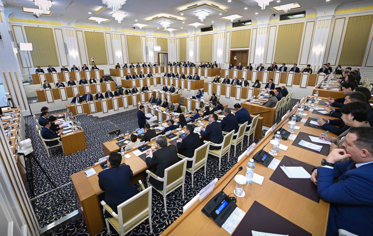 قۇرىلتاي مەن حالىق كەڭەسىنىڭ قۇزىرەتى قانداي؟