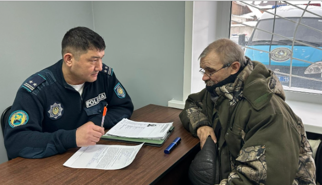 پەتروپاۆلدا ايالداماعا قوقىس تاستاعان تۇرعىن ارنايى قىزمەتتى اياعىنان تىك تۇرعىزدى