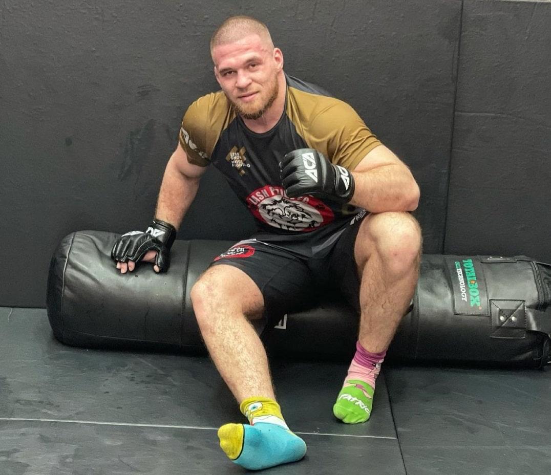 مما: ارتەم رەزنيكوۆ يۋسۋپ زۋباريەۆپەن كۇش سىناسادى