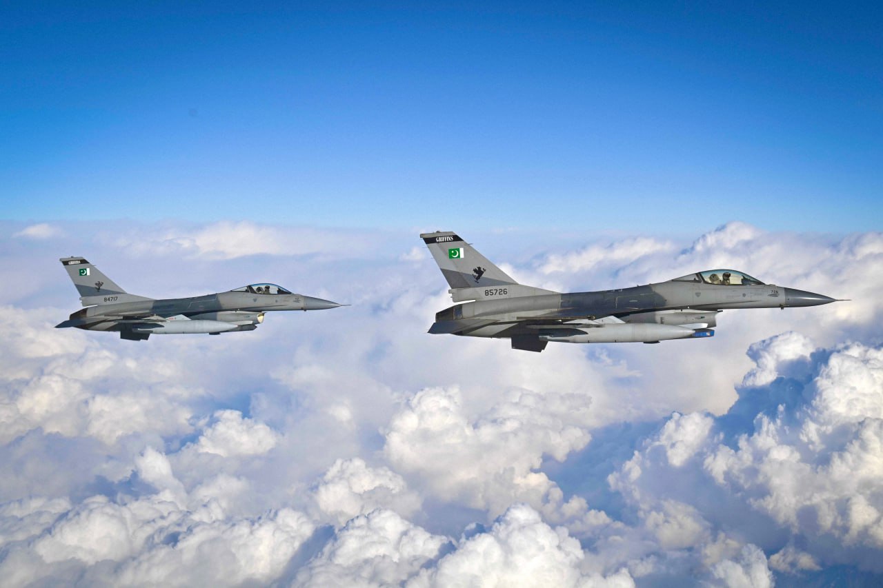 توقاەۆ پاكىستانعا باردى: جويعىش ۇشاقتار پرەزيدەنت ۇشاعىمەن قاتارلاسىپ ۇشتى