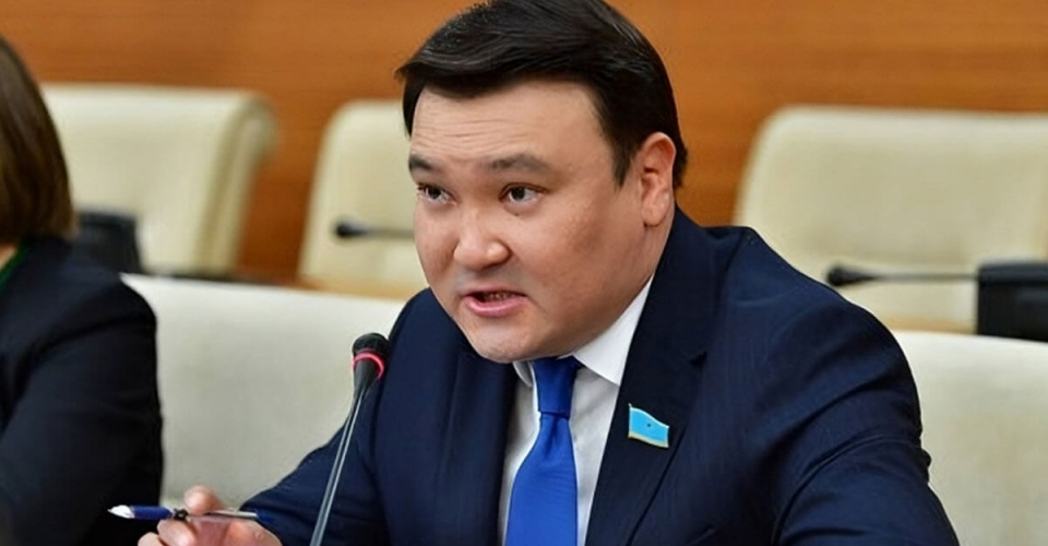 ماقسات تولىقباي: جاڭا اتا زاڭنىڭ قازاق تىلىندەگى نۇسقاسى تولىقتاي قايتا جازىلدى