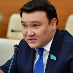 ماقسات تولىقباي: جاڭا اتا زاڭنىڭ قازاق تىلىندەگى نۇسقاسى تولىقتاي قايتا جازىلدى