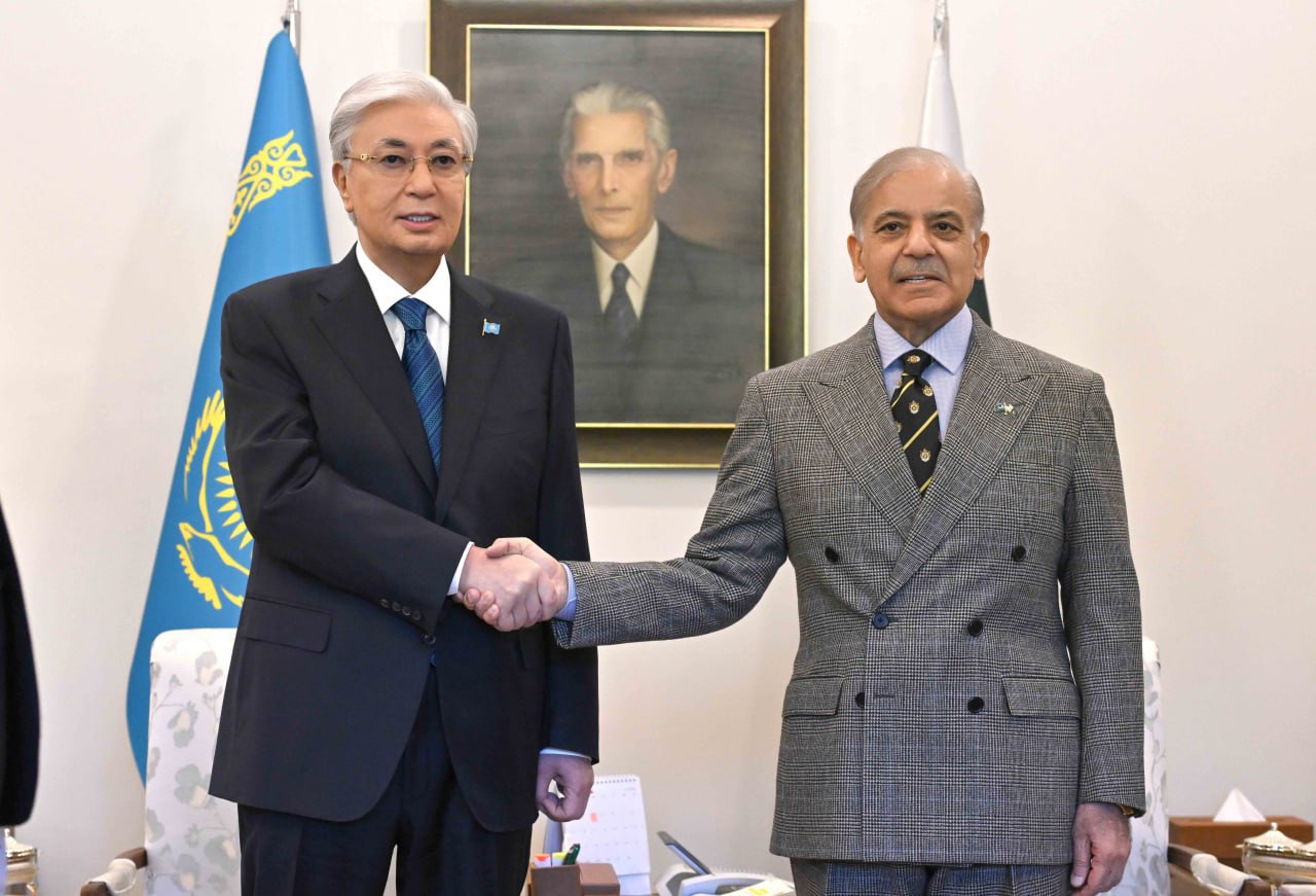 پرەزيدەنت پاكىستان پرەمەر-مينيسترىمەن شاعىن قۇرامدا كەلىسسوز جۇرگىزدى