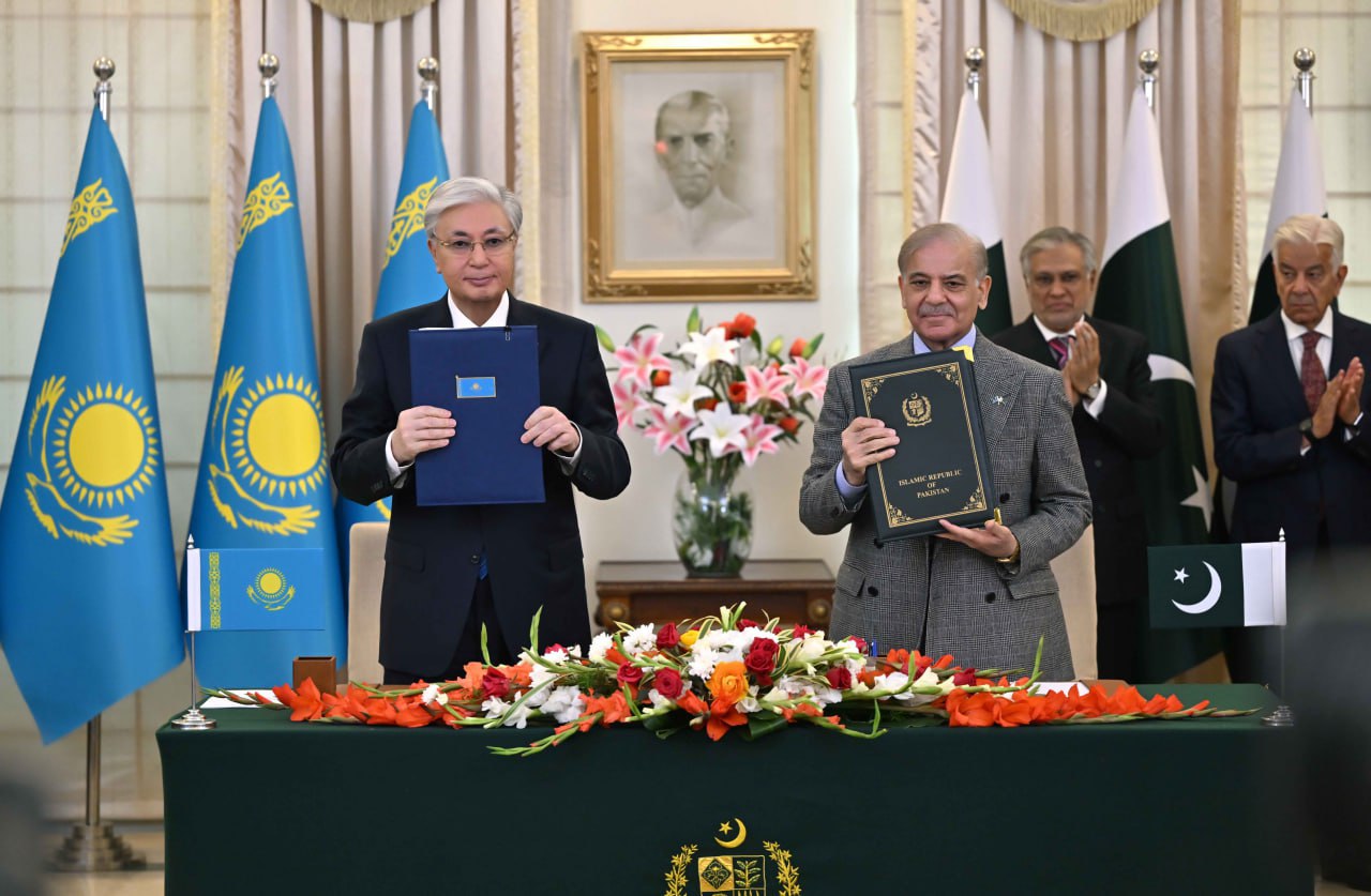 ەكى ەل باسشىلارى بىرلەسكەن دەكلاراتسياعا قول قويدى