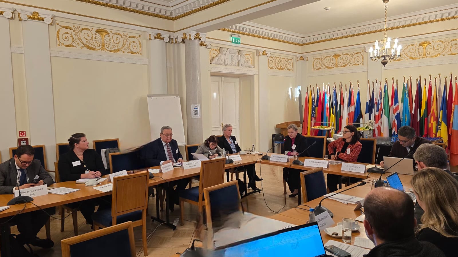 ۆيتسە-پرەزيدەنت جانە حالىق كەڭەسى: جاڭا اتا زاڭ جوباسى ۆارشاۆادا تانىستىرىلدى