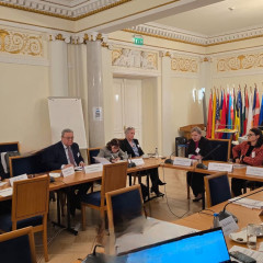 ۆيتسە-پرەزيدەنت جانە حالىق كەڭەسى: جاڭا اتا زاڭ جوباسى ۆارشاۆادا تانىستىرىلدى