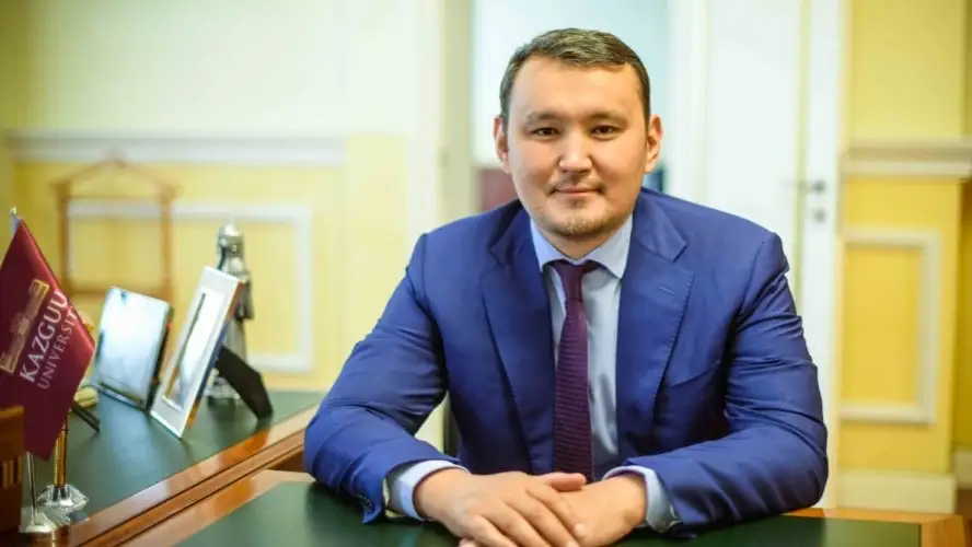 تەرميندەر جۇيەلەنىپ, قازاق ءتىلى زاڭدىلىعىنا ساي جازىلعان: تالعات نارىكباەۆ جاڭا كونستيتۋتسيانىڭ ەرەكشەلىگىن اتادى