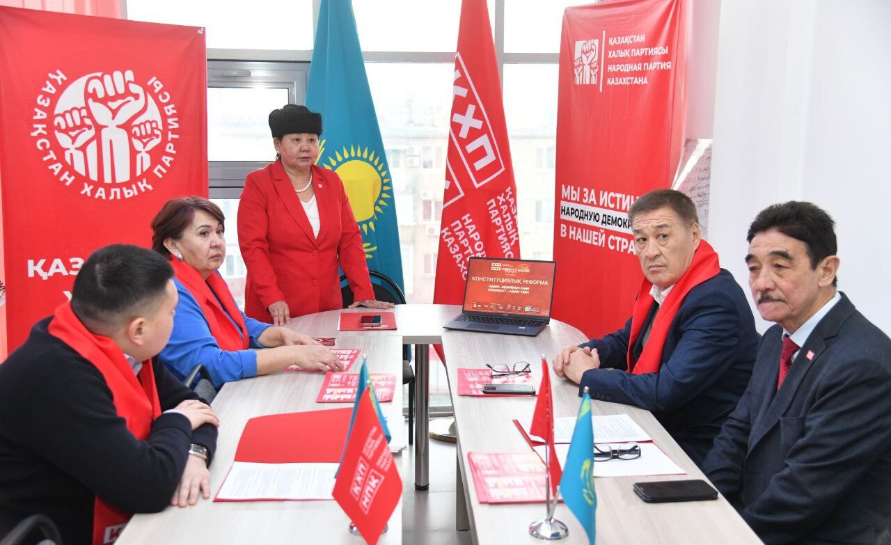 قازاقستان حالىق پارتياسى وڭىرلەردە جاڭا كونستيتۋتسيا جوباسىن ءتۇسىندىرۋ جۇمىستارى وتكىزدى
