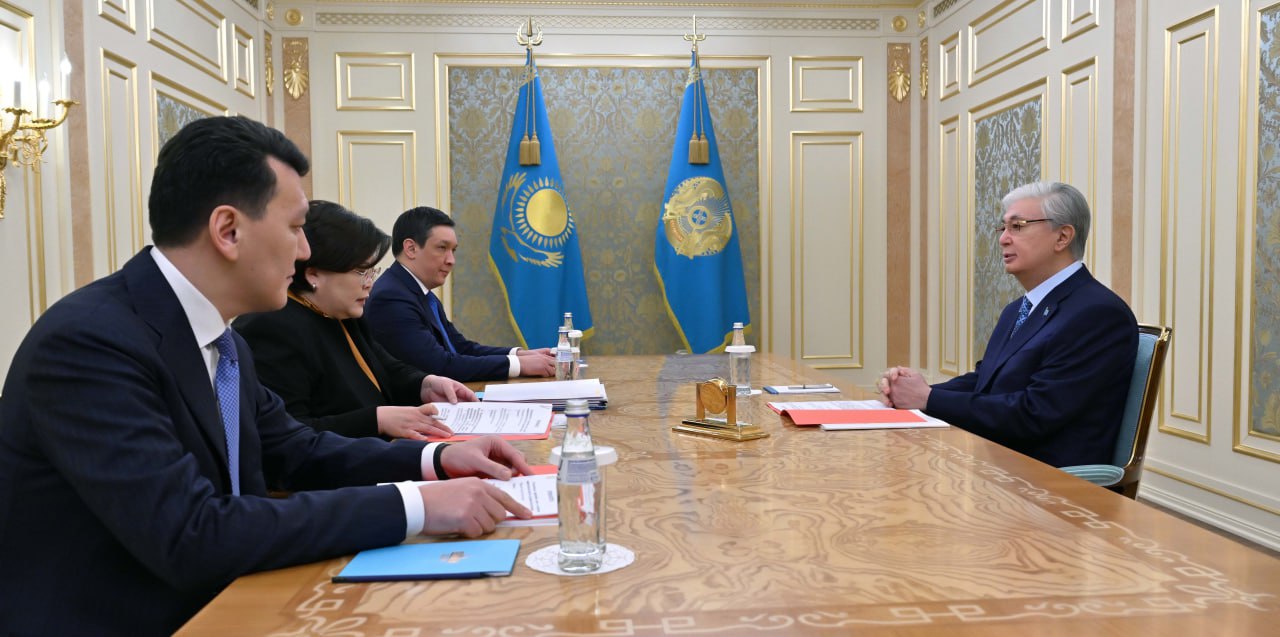 پرەزيدەنت كونستيتۋتسيالىق كوميسسيا جەتەكشىلەرىمەن جۇمىس كەڭەسىن وتكىزدى