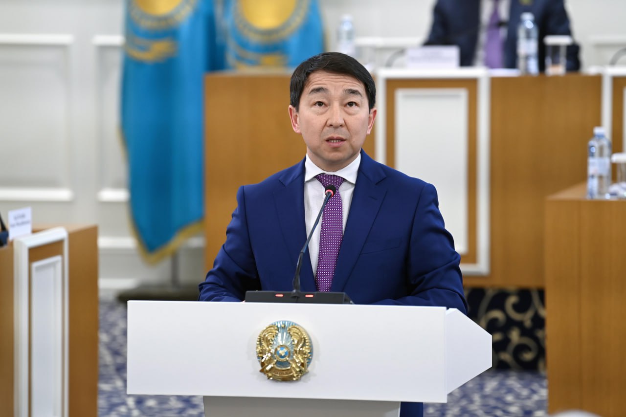 باقىت نۇرمۇحانوۆ: جاڭا كونستيتۋتسيانىڭ جوباسىنا تەڭگەنى ۇلتتىق ۆاليۋتا رەتىندە بەكىتەتىن نورما ەنگىزىلدى